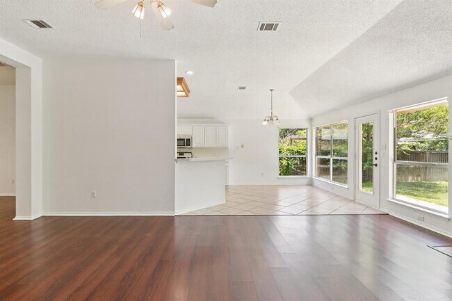 Building Photo - 800 Mountain Ridge Dr