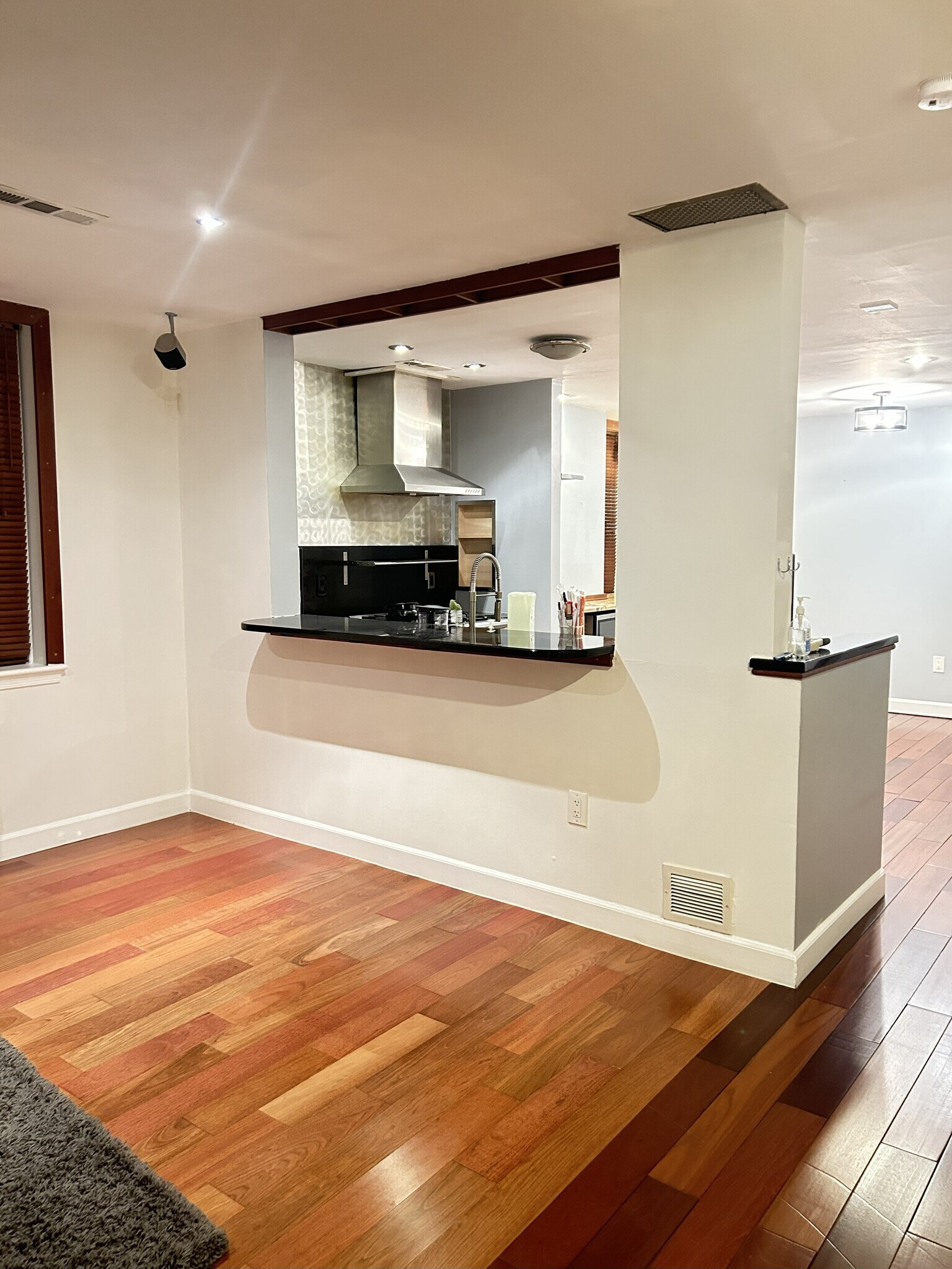 Building Photo - 118 Bates St NW