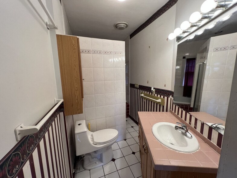 Bathroom - 854 Sumner Ave