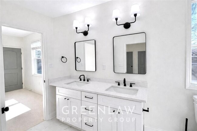 Building Photo - 830 Gaston St SW