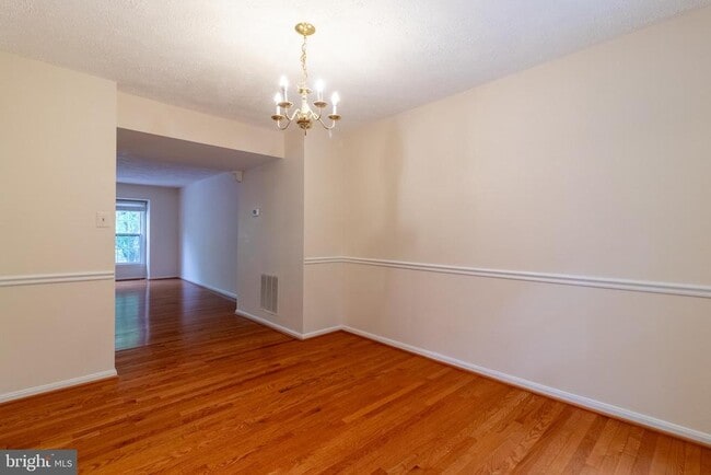 Building Photo - 4796 Gainsborough Dr