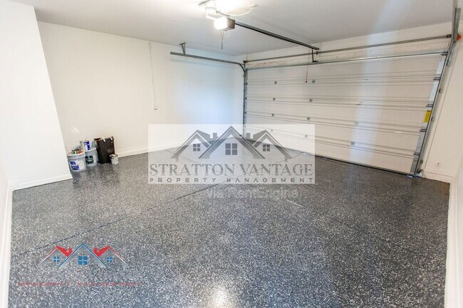 Building Photo - 36005 W San Clemente Ave