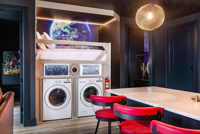 Building Photo - 245 Hermitage Ave