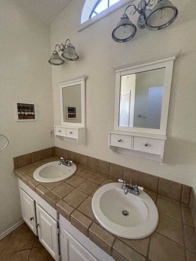 Building Photo - Lovely 4/2 home on a quiet street in the heart of Cedar Park!