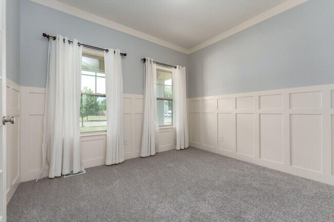 Building Photo - 4 Bedroom Home in Applegate Trails