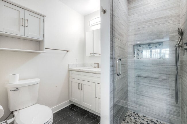 Building Photo - Updated 2-bedroom 2-bath condo in North Park!