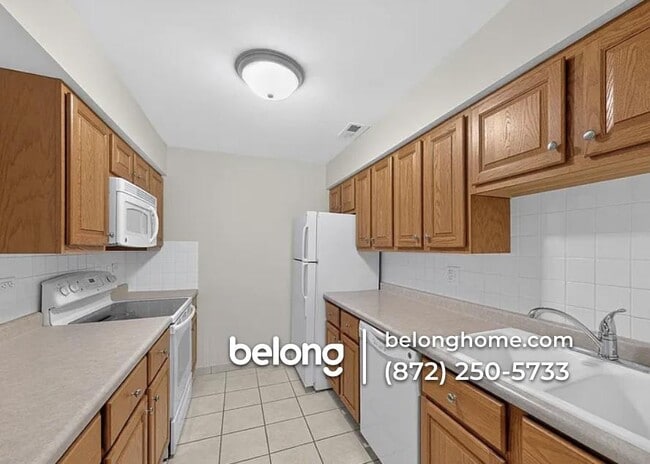 Building Photo - 1420 Stonebridge Cir