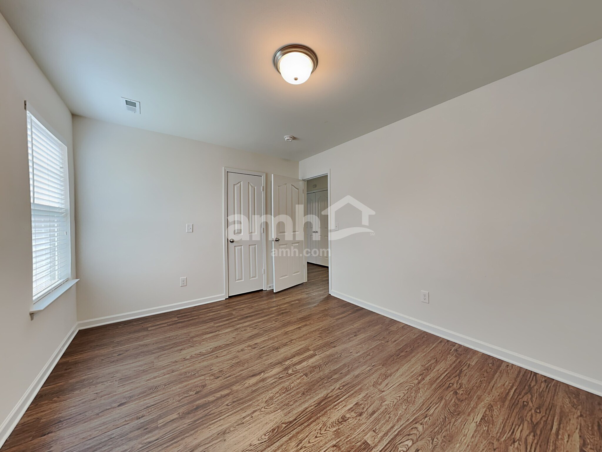 Building Photo - 1882 Woodstone Dr