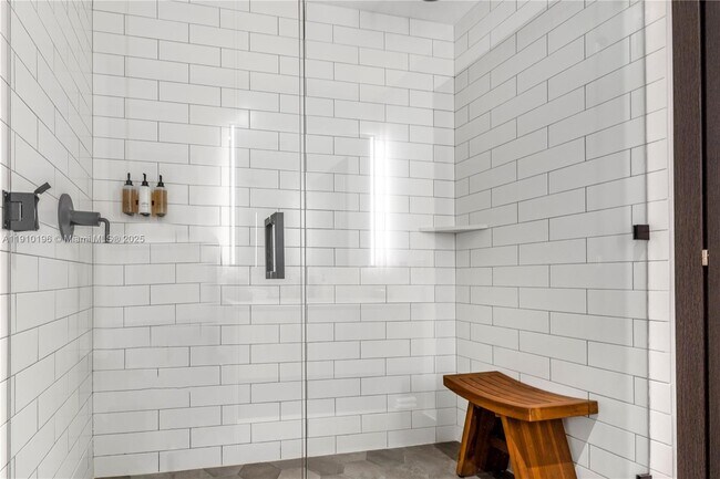 Building Photo - 398 NE 5th St