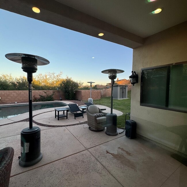 Building Photo - 1111 Vista De Los Alamos