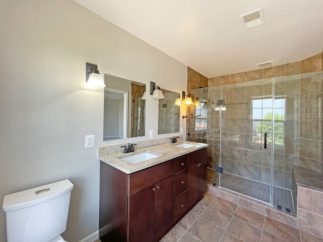 Building Photo - 15716 Palermo Terrace