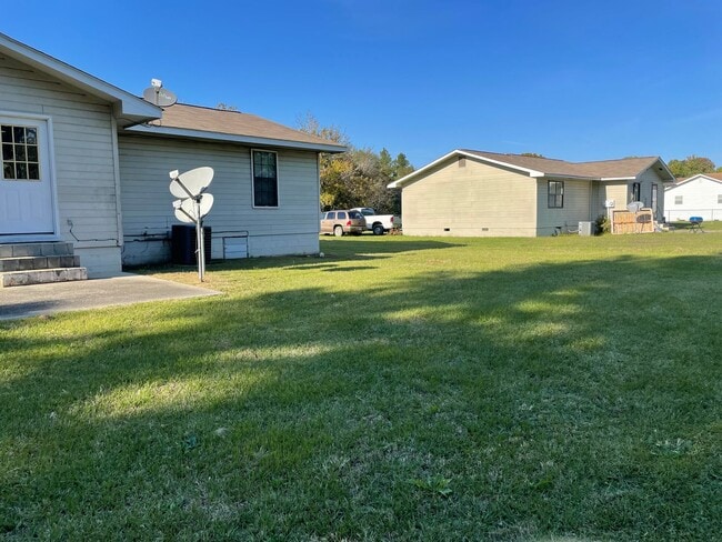 Building Photo - Cute Duplex in Cochran, GA