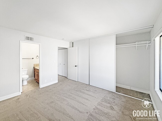 Building Photo - Light-Filled 2BD/2BA Top-Floor Condo in Mira Mesa with Granite Kitchen, Private Balcony & Pool