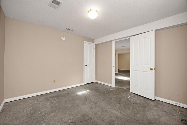 Building Photo - 1125 Oak St