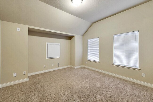 Building Photo - 28810 Davenport Dr