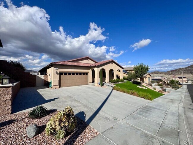 Building Photo - Stunning 2021 built 4 bedroom home for LEA...