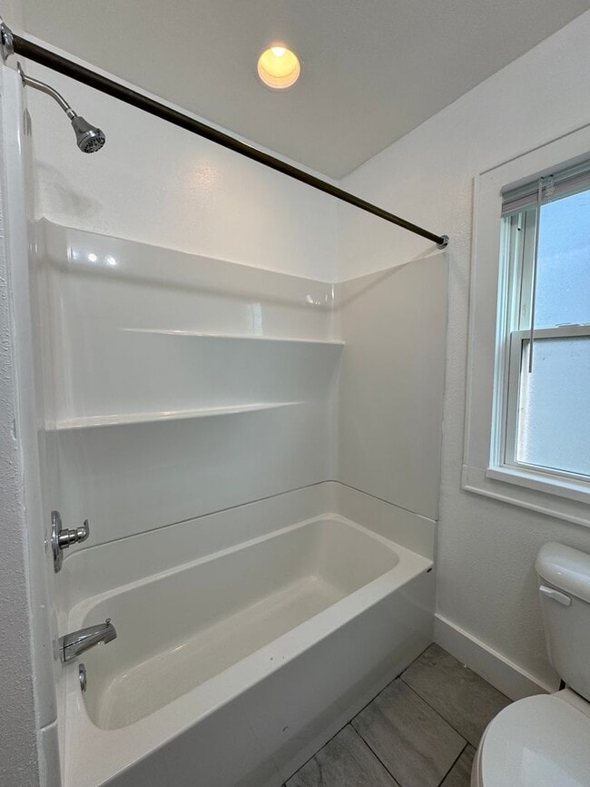 Building Photo - Charming 3 Bedroom / 1 Bath House with Ori...