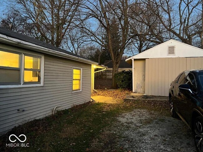 Building Photo - 741 N Rangeline Rd N