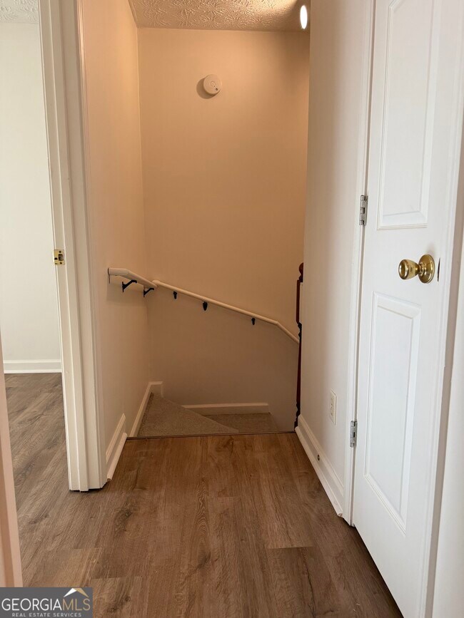 Building Photo - 160 2nd St