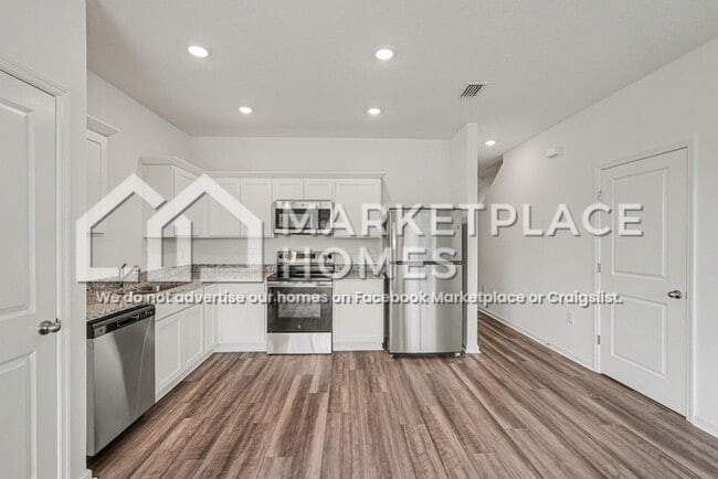 Building Photo - 11890 Sylvia St