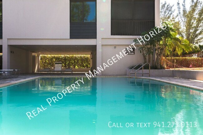 Building Photo - 5135 Gulf of Mexico Dr