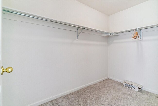 Building Photo - Spacious 3 Bed, 2.5 Bath Home In Sterling ...