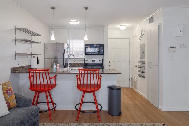 Building Photo - 1422 Collier St