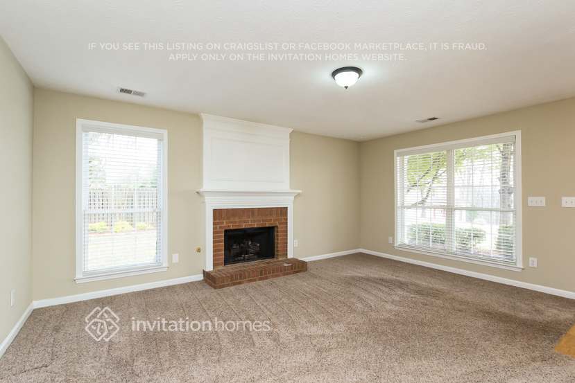 Building Photo - 5366 Spike Ln
