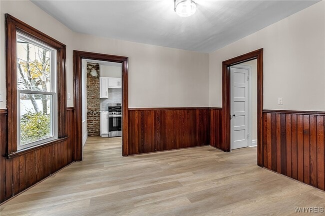 Building Photo - 404 Parkdale Ave