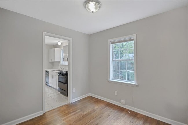 Building Photo - 1877 Sumter St NW