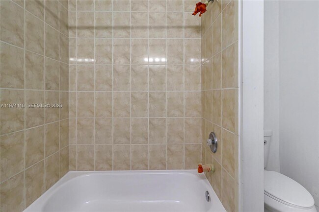 Building Photo - 373 NE 26th Pl