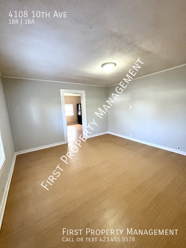 Building Photo - 1Bed/1Bath Duplex In East Lake!!