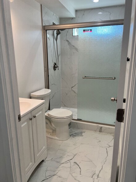 Building Photo - 7718 N Glenoaks Blvd