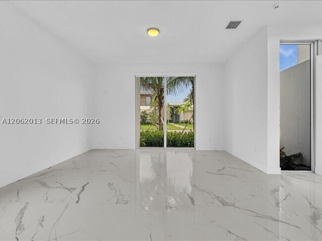 Building Photo - 16644 Botaniko Dr N