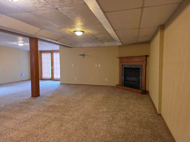 Building Photo - Multi generational Home New London