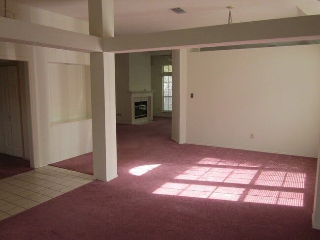 Building Photo - 2 Bedroom 2 Bathroom Home-Georgetown