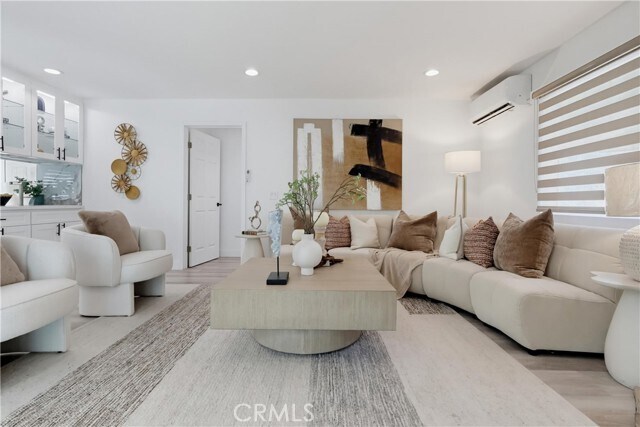 Building Photo - 125 Campanita Ct