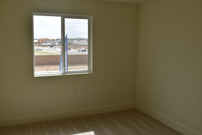 Building Photo - 682 Stephanie Dr