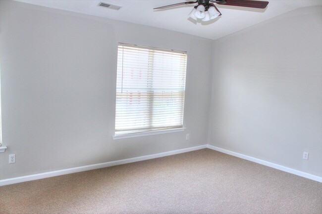 Building Photo - Great 2 Bedroom, 3 Floor Town Home with 1st Floor Bonus Room- Morrisville - Available July 15th!