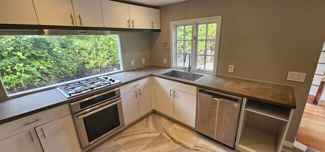 Building Photo - Amazing House with Large Lot in Franklin V...