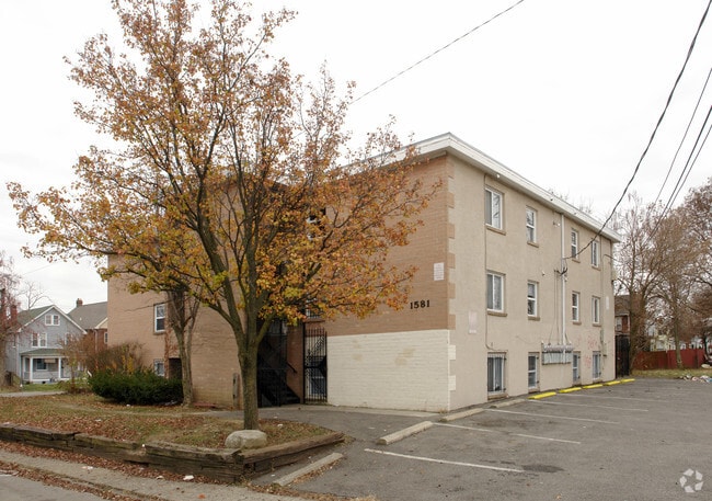 Building Photo - 1581 E Mound St