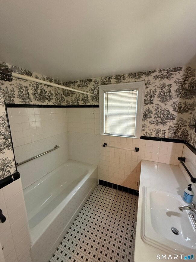 Building Photo - 336 Ridgewood Rd