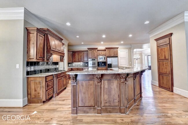 Building Photo - 8920 Doral Dr