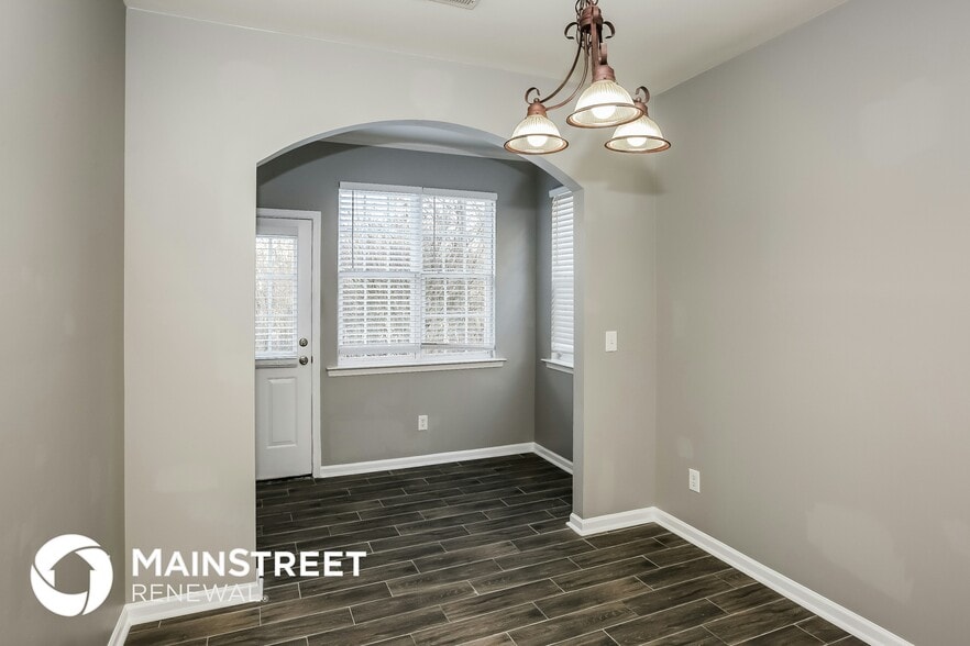 Building Photo - 4724 Abercromby St