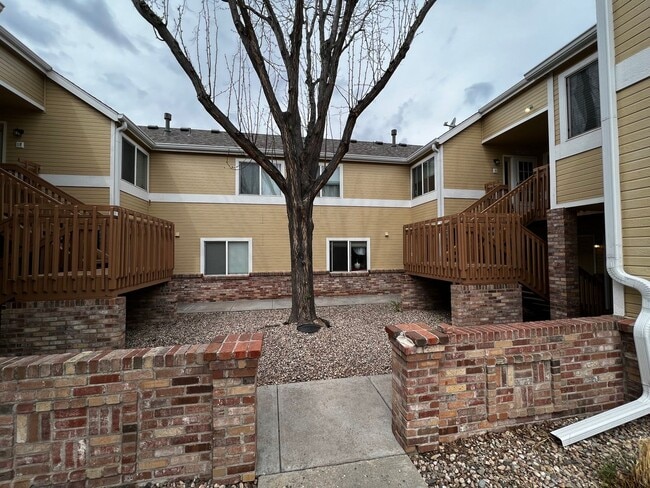 Building Photo - 2 Bed Charmer with Mountain Backdrop