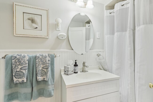 Building Photo - 7 Whitman Ave