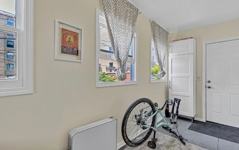 Building Photo - 520 N Ada St