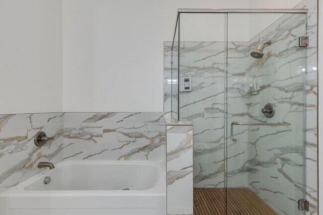 Building Photo - 7291 N Scottsdale Rd