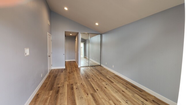 Building Photo - Updated and spacious single-story house on...