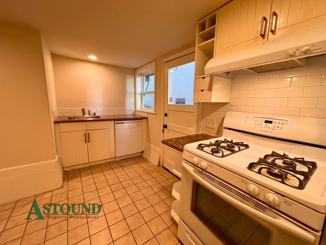 Building Photo - 915 Glendome Cir